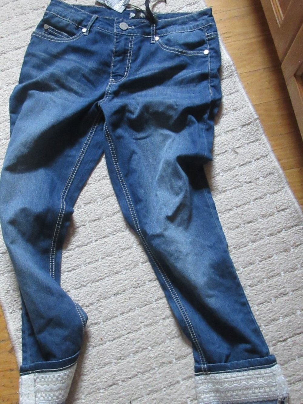 Tru Luxe Jeans Blue Denim Ankle Jeans with Embellished Cuffs new nwt 6 crop